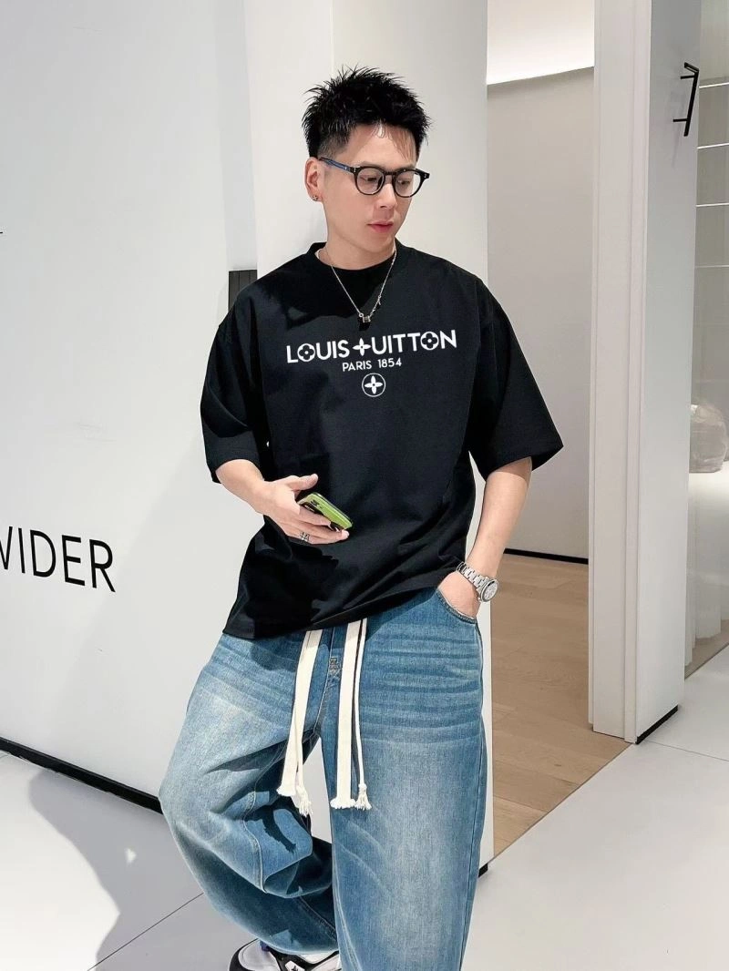Stylish Louis Vuitton T-Shirts 138453