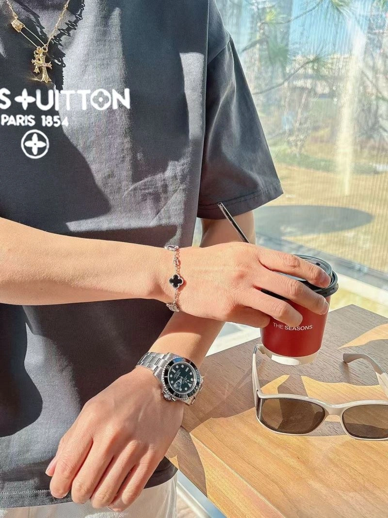 Louis Vuitton T-Shirts Stretchable 138448