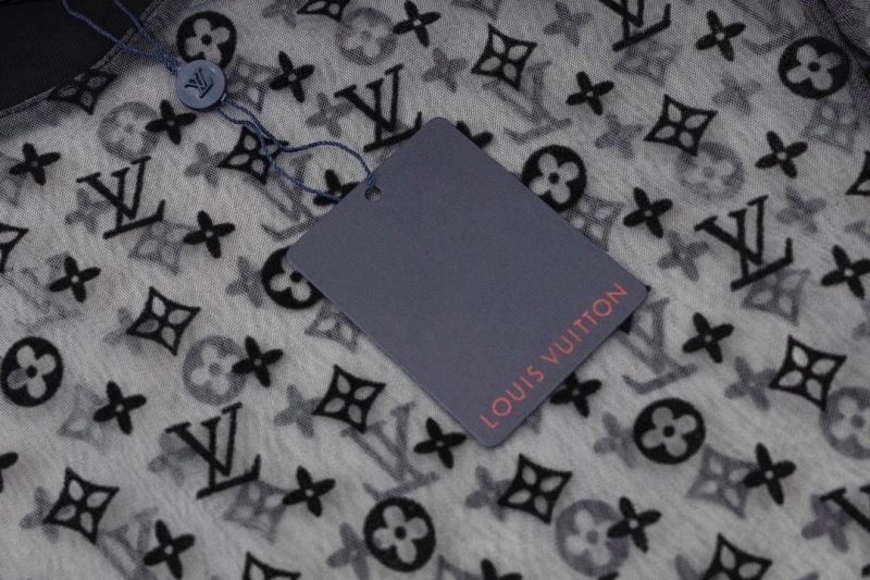 Louis Vuitton T-Shirts Elegant 138438