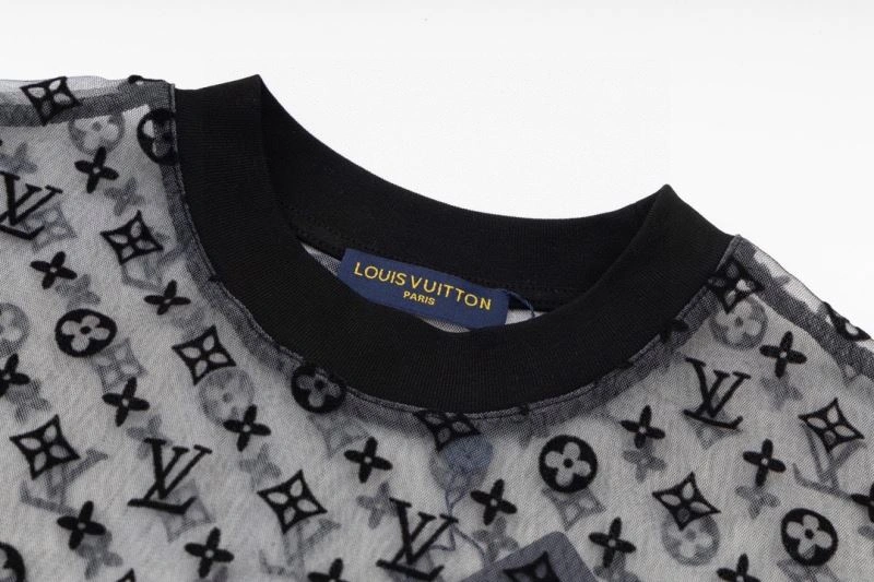 Louis Vuitton T-Shirts Elegant 138438