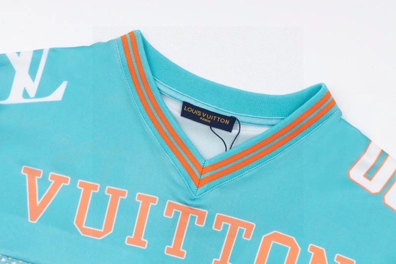 Louis Vuitton T-Shirts Sleek 138470
