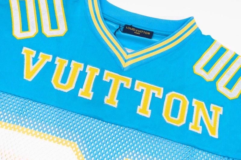 Sporty Louis Vuitton T-Shirts 138454