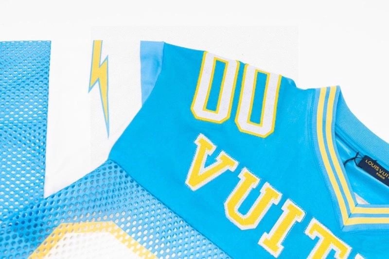 Sporty Louis Vuitton T-Shirts 138454