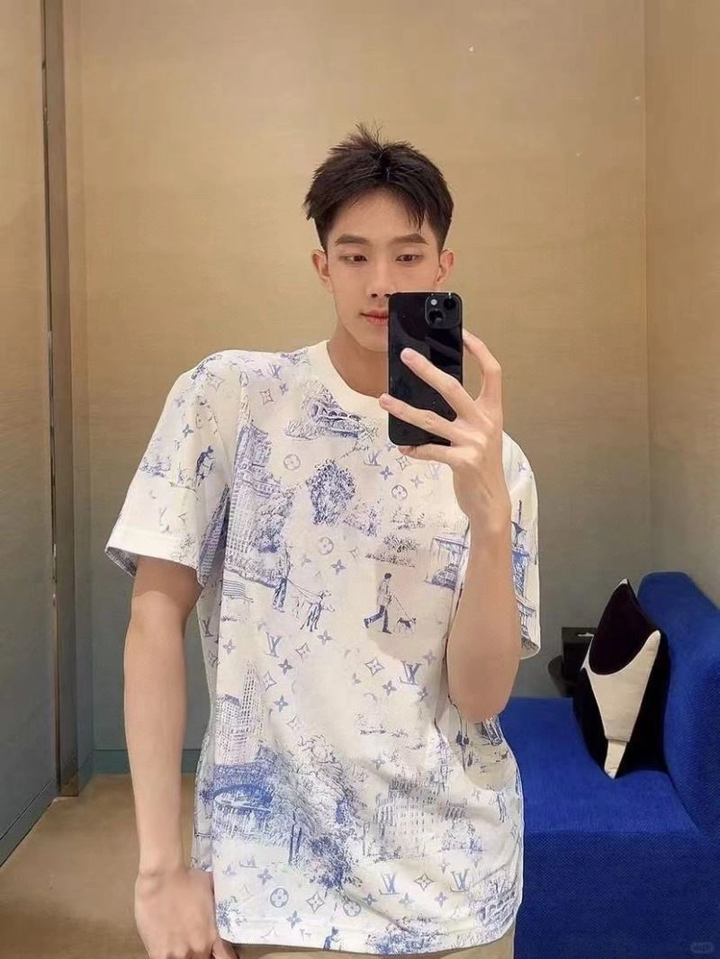 Popular Louis Vuitton T-Shirts 138459