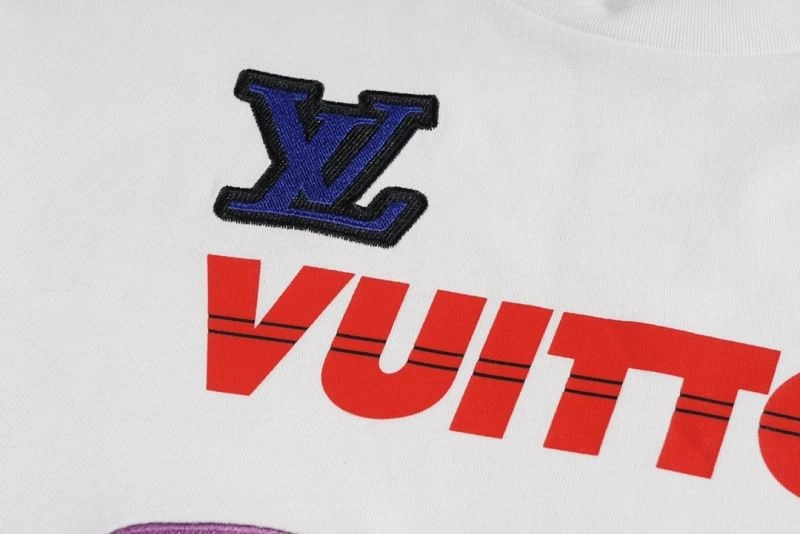 Louis Vuitton T-Shirts Versatile 138440