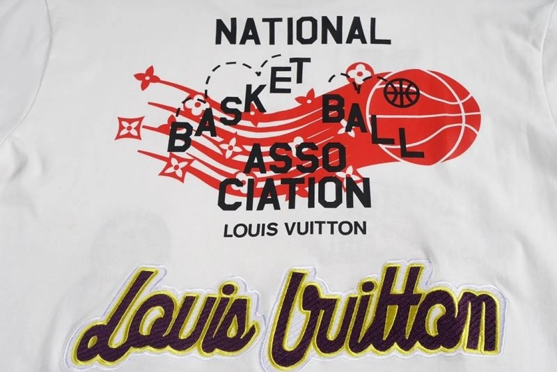 Louis Vuitton T-Shirts Versatile 138440