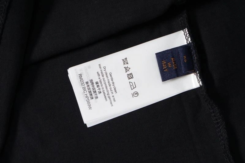 Louis Vuitton T-Shirts Seasonal 138437