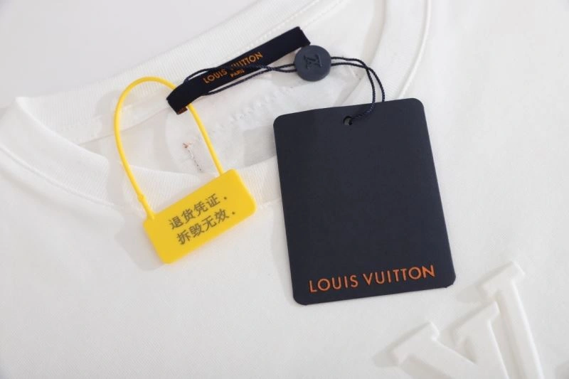 Lightweight Louis Vuitton T-Shirts 138431