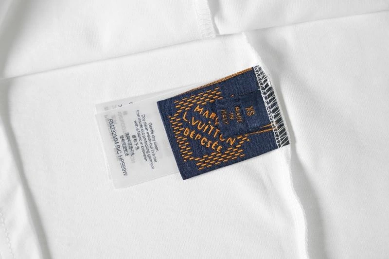 Tailored Louis Vuitton T-Shirts 138441