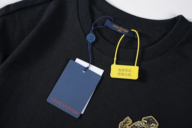 Louis Vuitton T-Shirts Sleek 138415