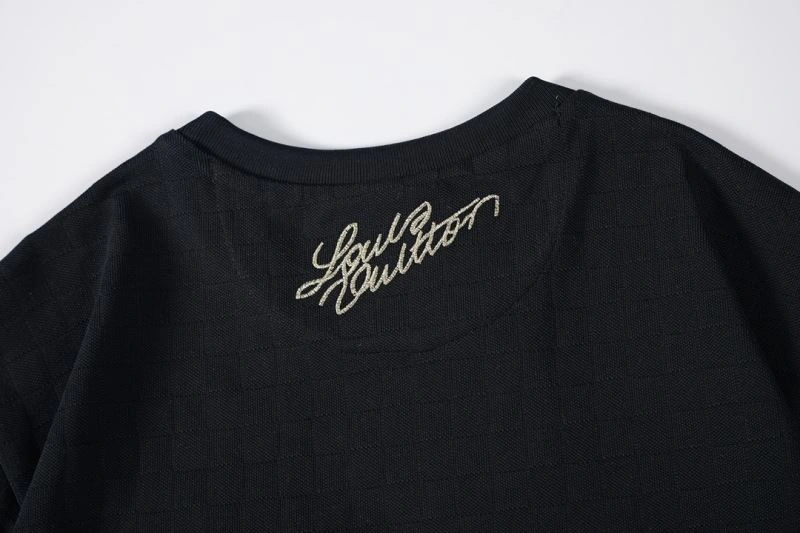 Louis Vuitton T-Shirts Sleek 138415