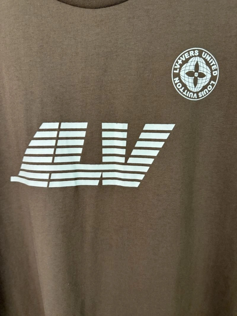 Louis Vuitton T-Shirts Versatile 138404