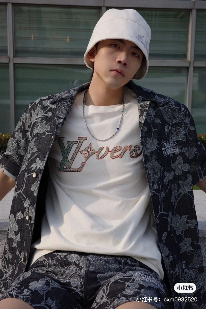Neat Louis Vuitton T-Shirts 138391