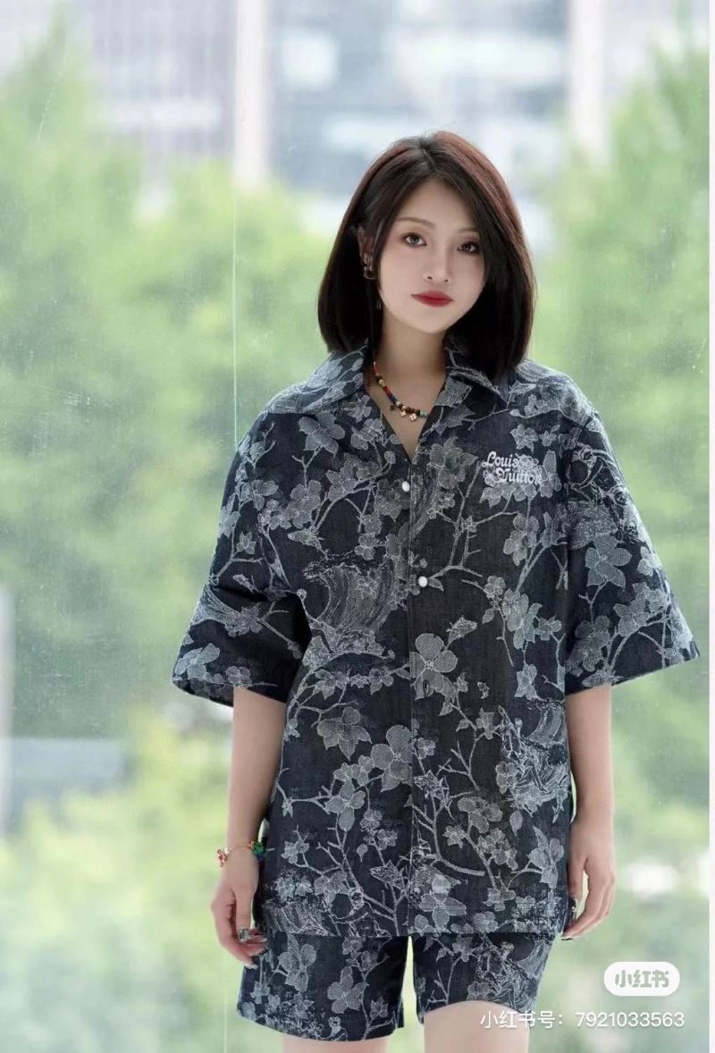 Neat Louis Vuitton T-Shirts 138391