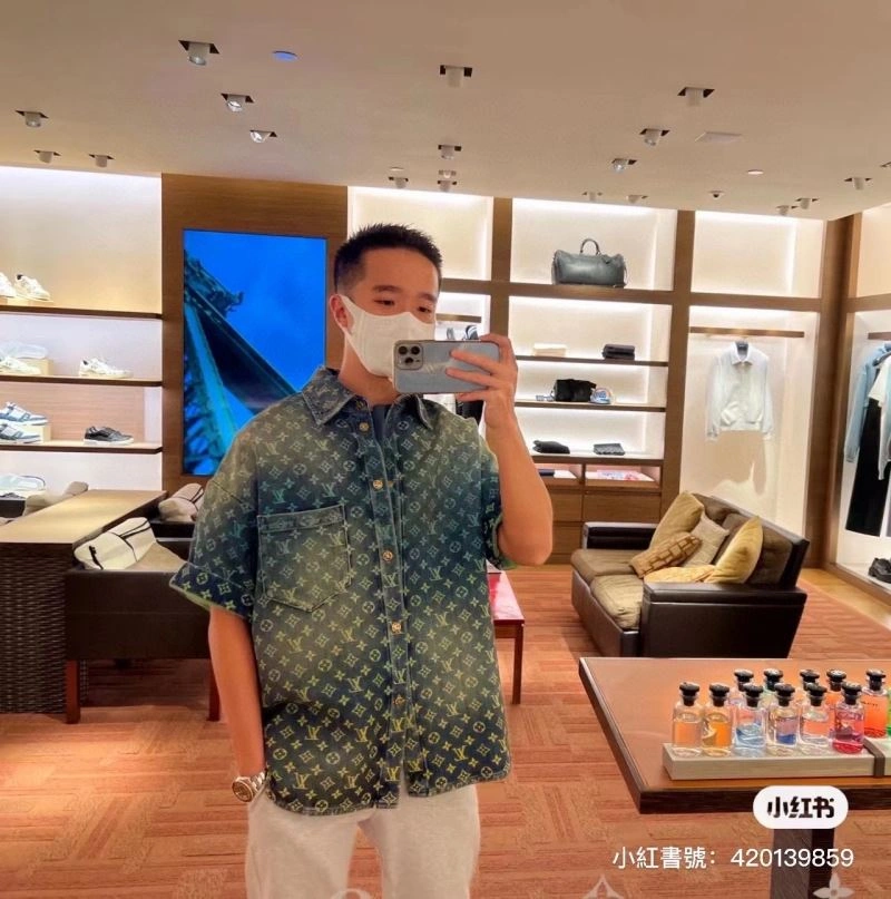 Affordable Louis Vuitton T-Shirts 138382