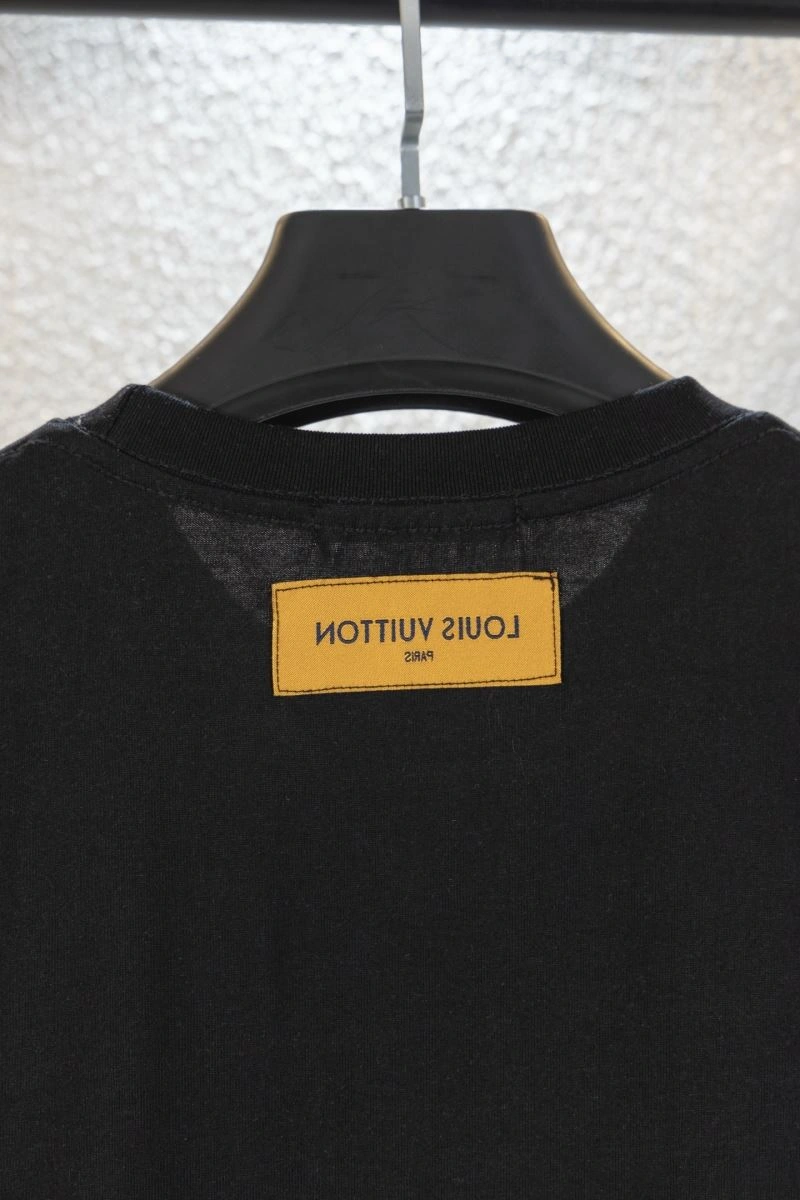 Stretchable Louis Vuitton T-Shirts 138381