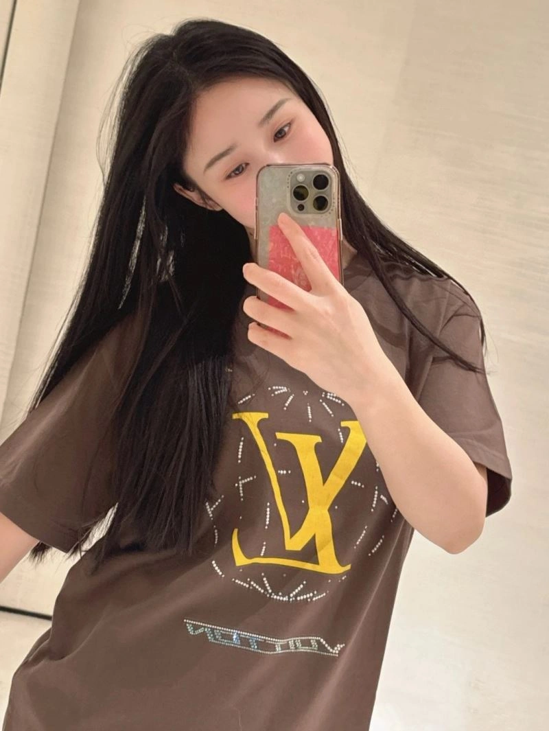 Louis Vuitton T-Shirts Minimalist 138388