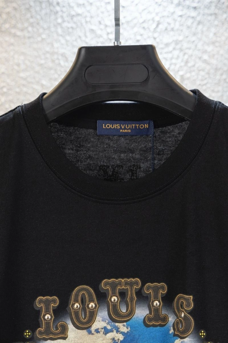 WellDesigned Louis Vuitton T-Shirts 138375
