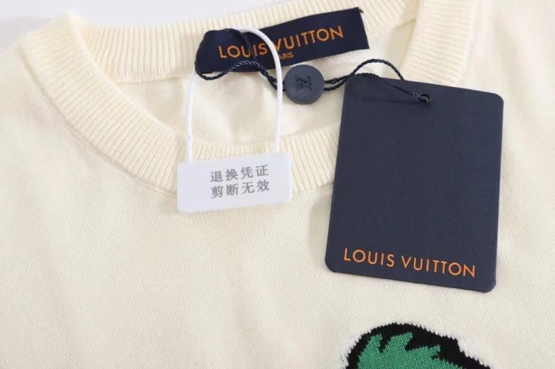 Functional Louis Vuitton T-Shirts 138365