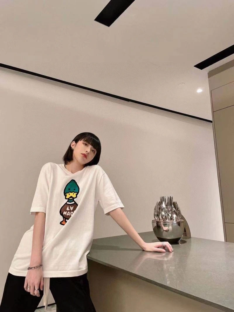Functional Louis Vuitton T-Shirts 138365