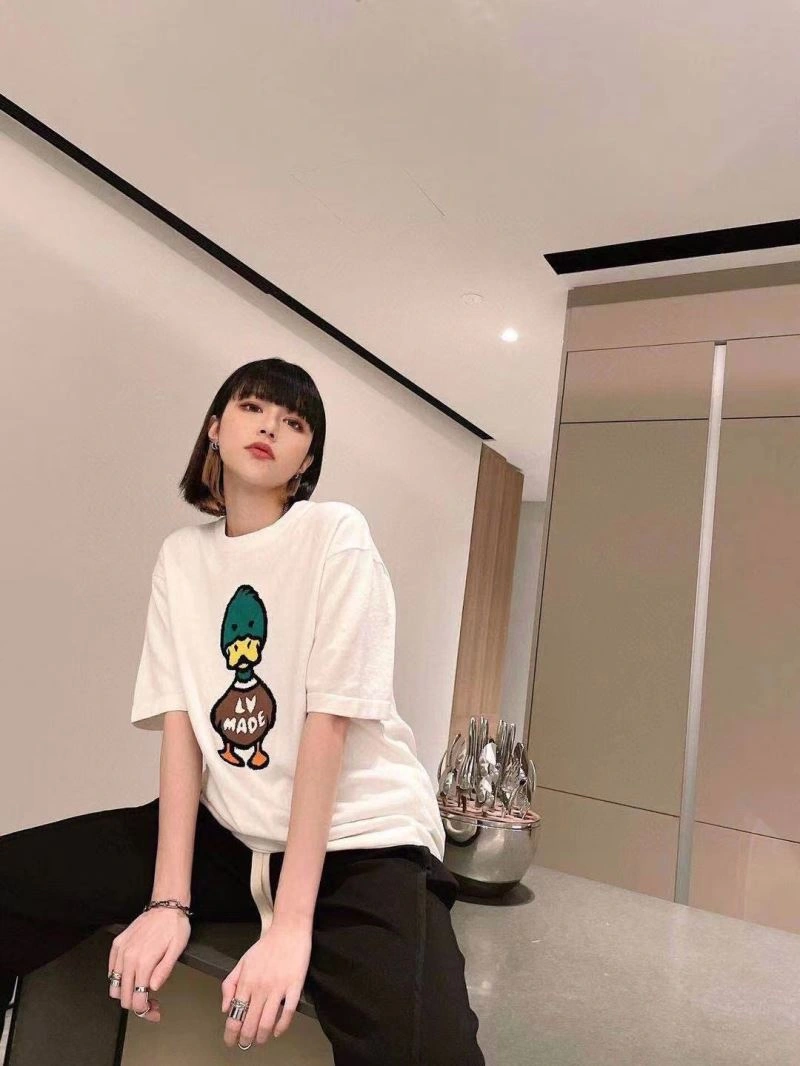 Functional Louis Vuitton T-Shirts 138365