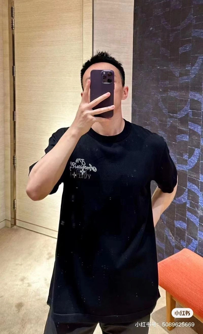 Louis Vuitton T-Shirts ComfortFit 138358