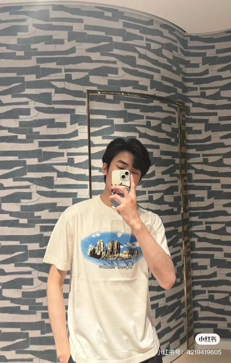 Louis Vuitton T-Shirts Colorful 138366