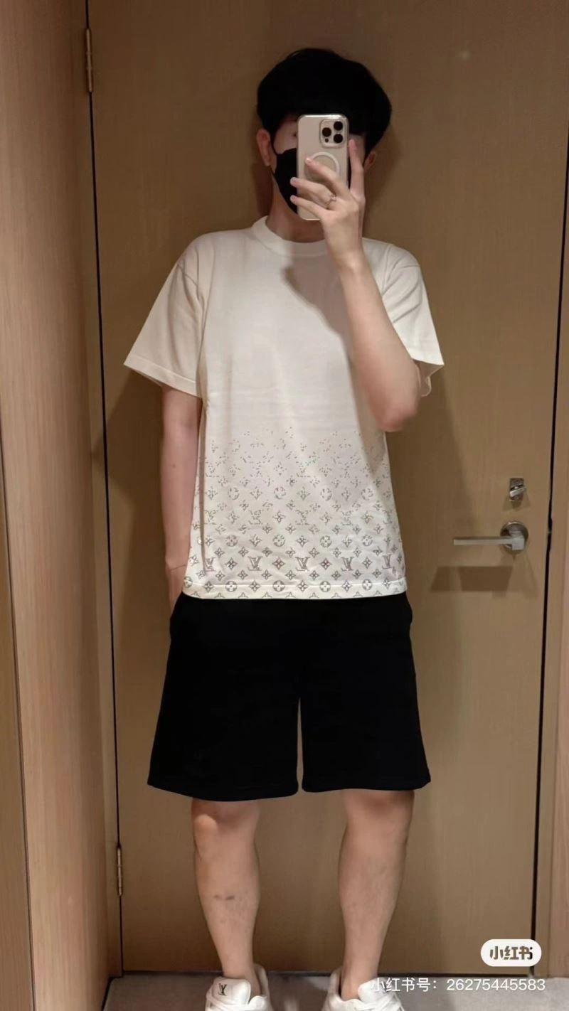 Louis Vuitton T-Shirts Sporty 138350