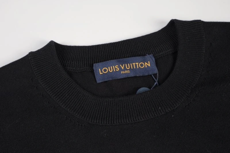 Refined Louis Vuitton T-Shirts 138360