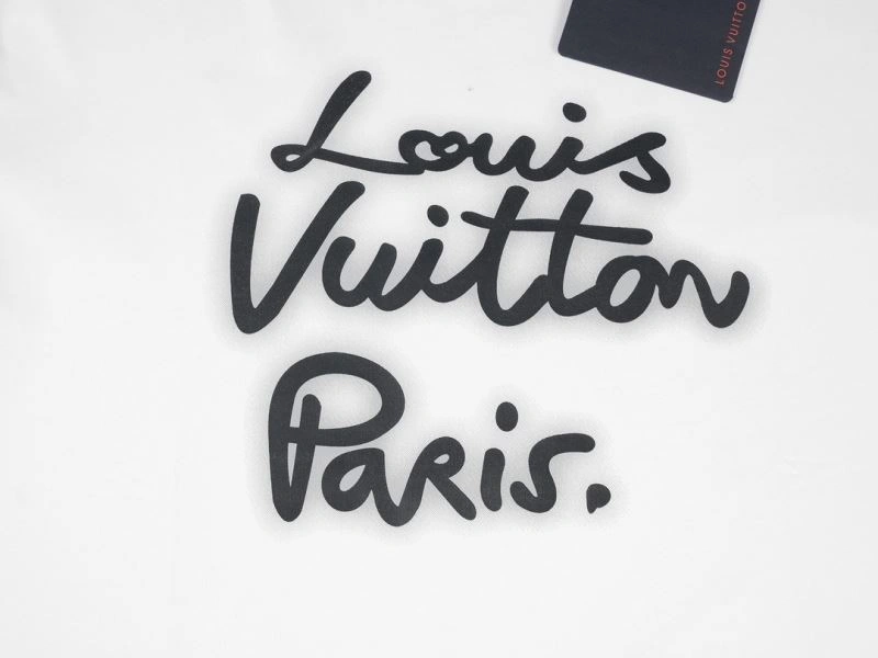 Resilient Louis Vuitton T-Shirts 138352