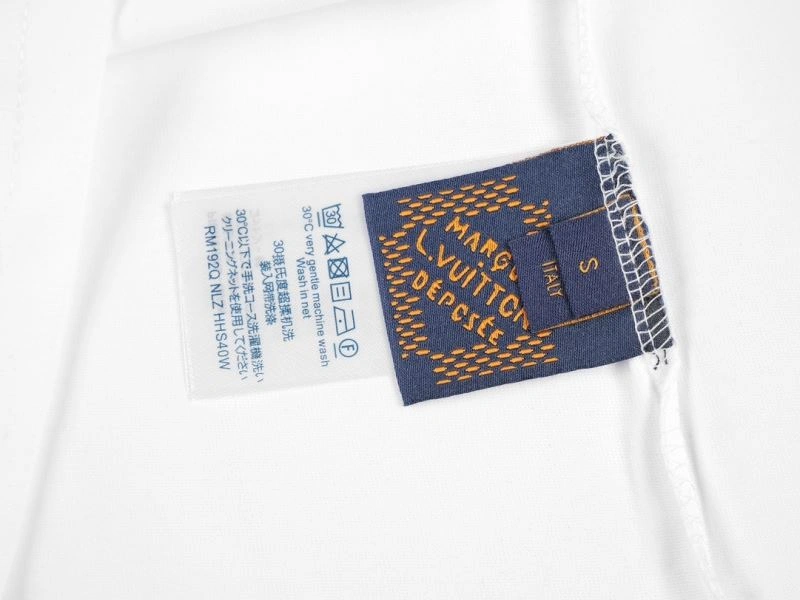 Resilient Louis Vuitton T-Shirts 138352