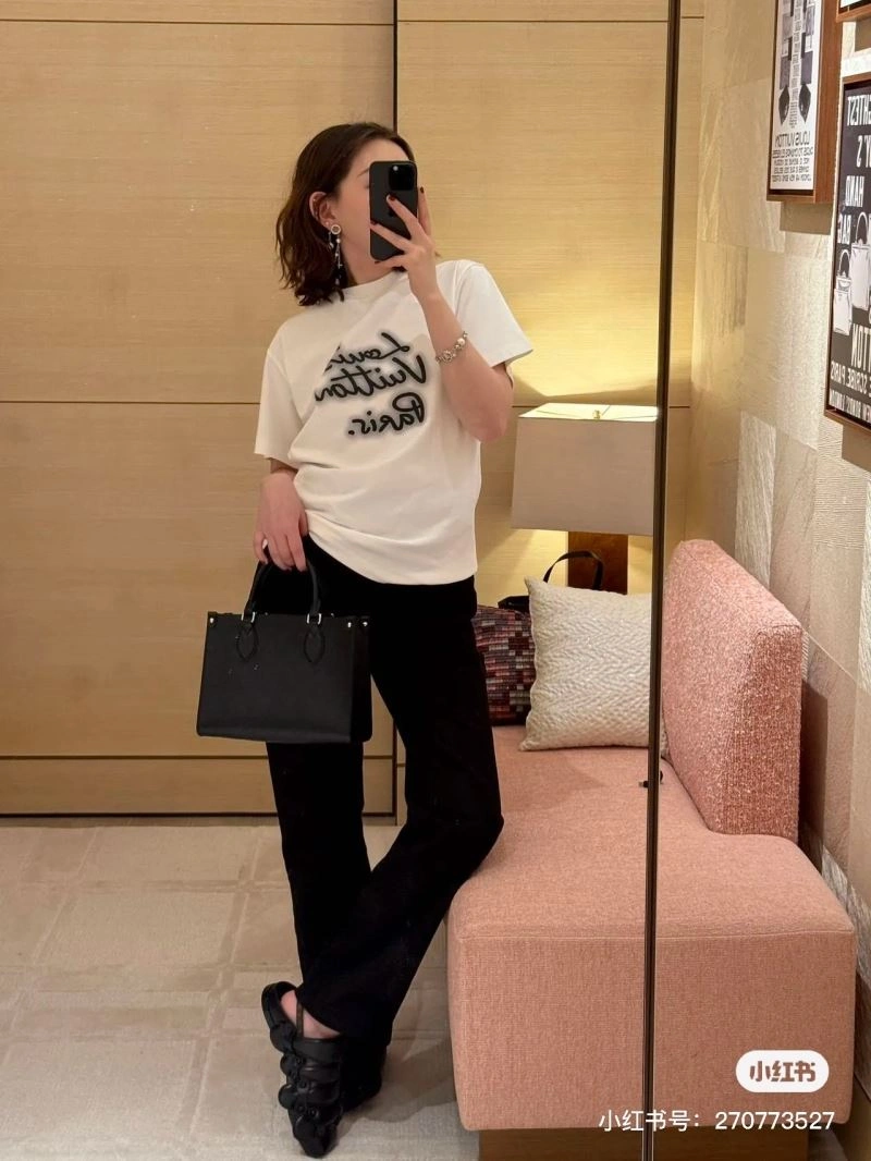 Resilient Louis Vuitton T-Shirts 138352