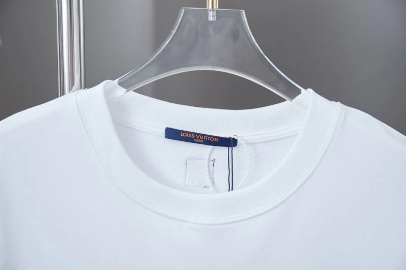 Sleek Louis Vuitton T-Shirts 138347