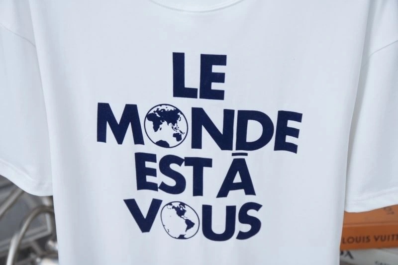 Sleek Louis Vuitton T-Shirts 138347