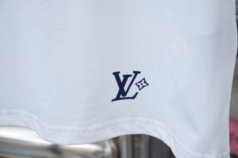 Sleek Louis Vuitton T-Shirts 138347