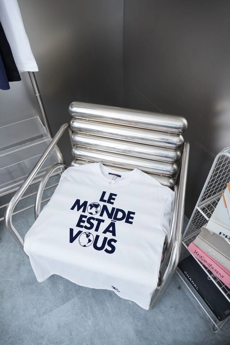 Sleek Louis Vuitton T-Shirts 138347