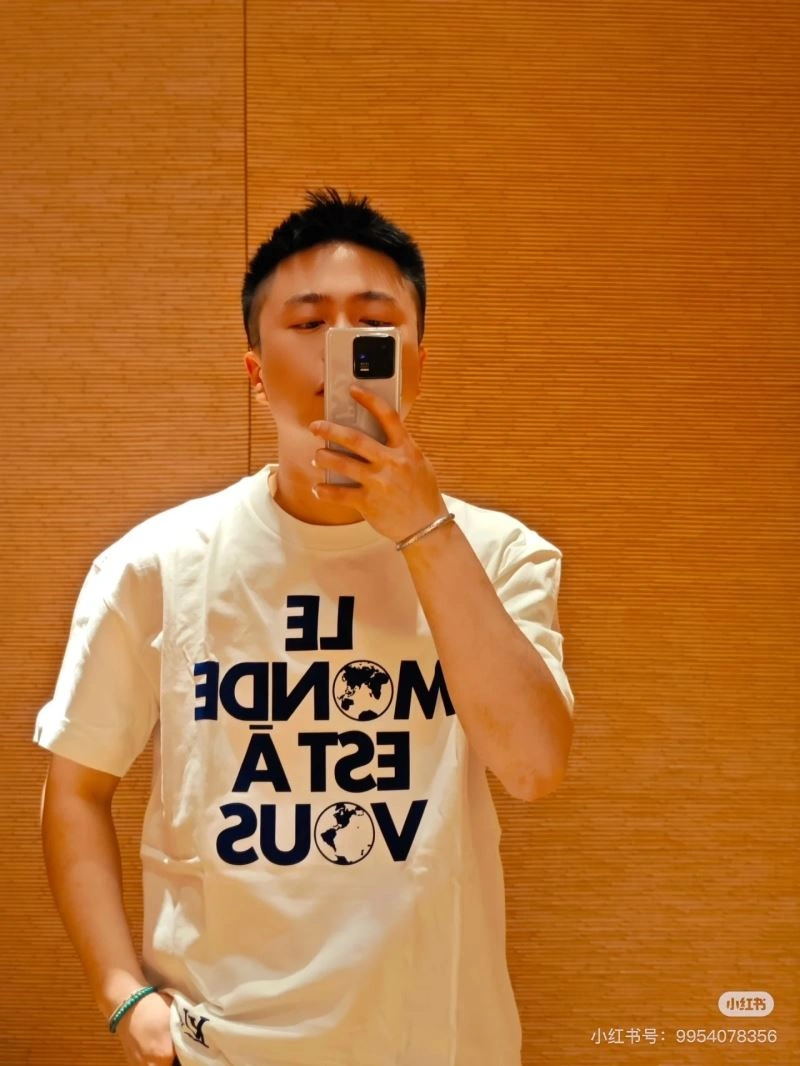 Sleek Louis Vuitton T-Shirts 138347