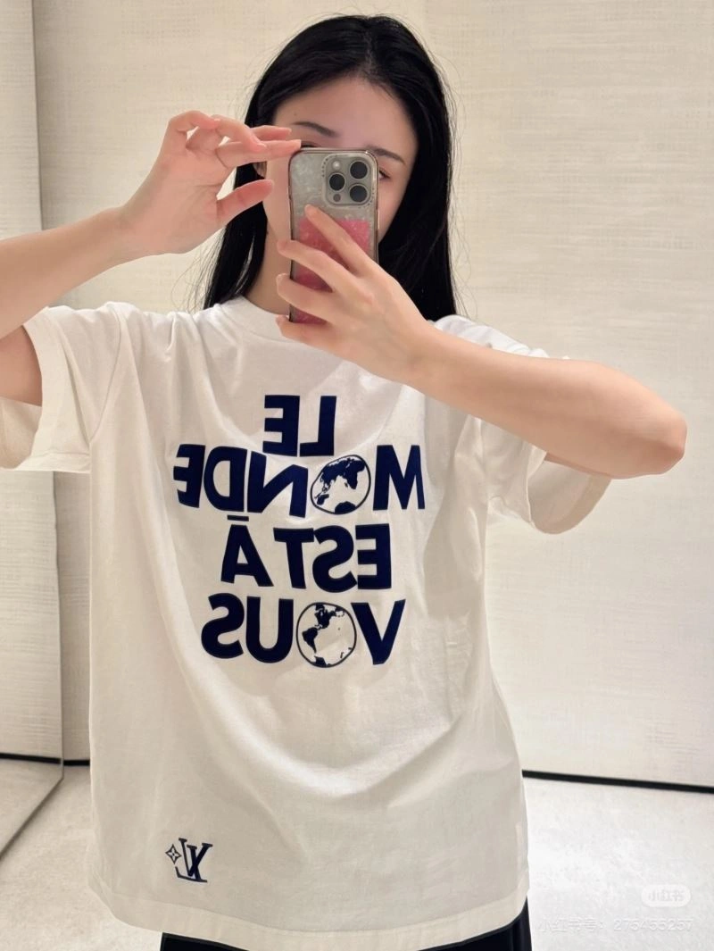 Sleek Louis Vuitton T-Shirts 138347