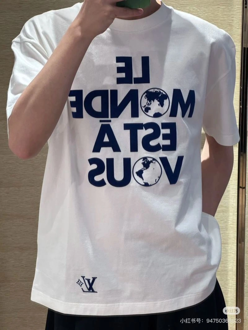 Sleek Louis Vuitton T-Shirts 138347