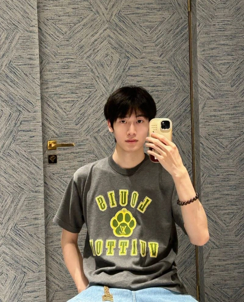 EyeCatching Louis Vuitton T-Shirts 138341