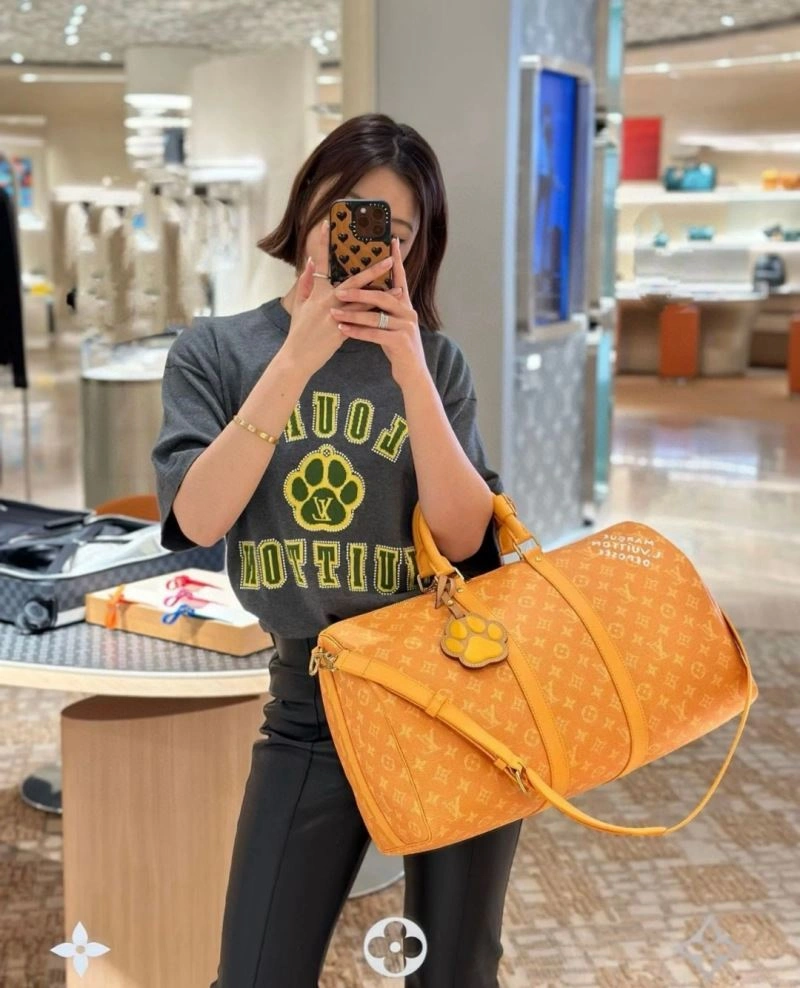 EyeCatching Louis Vuitton T-Shirts 138341