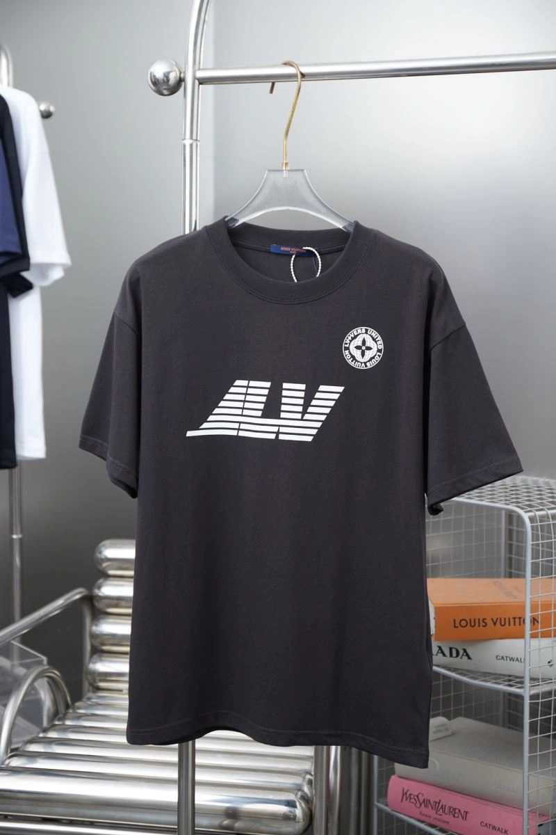 Sleek Louis Vuitton T-Shirts 138336