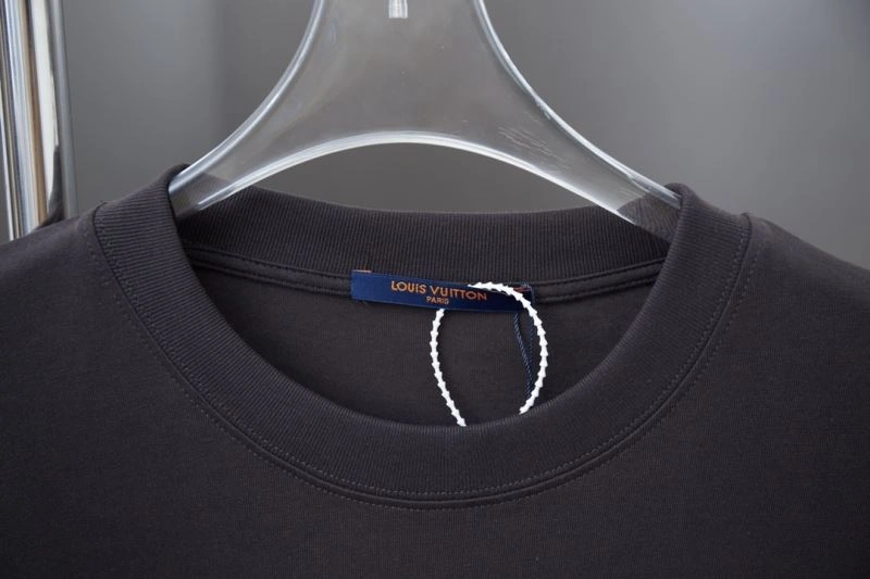 Sleek Louis Vuitton T-Shirts 138336