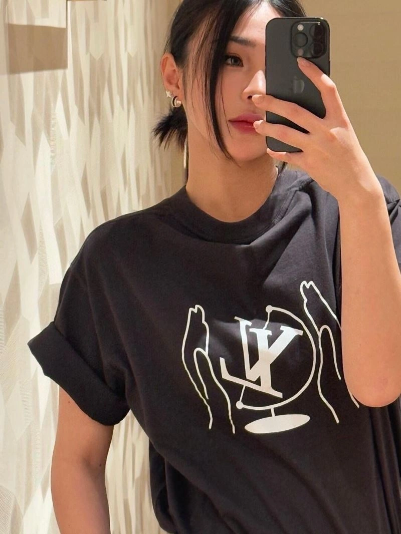 Sleek Louis Vuitton T-Shirts 138336