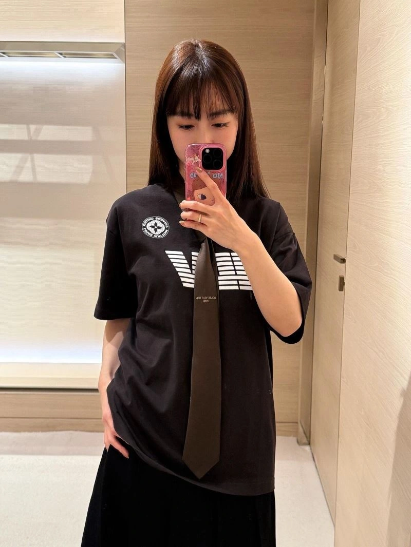 Sleek Louis Vuitton T-Shirts 138336