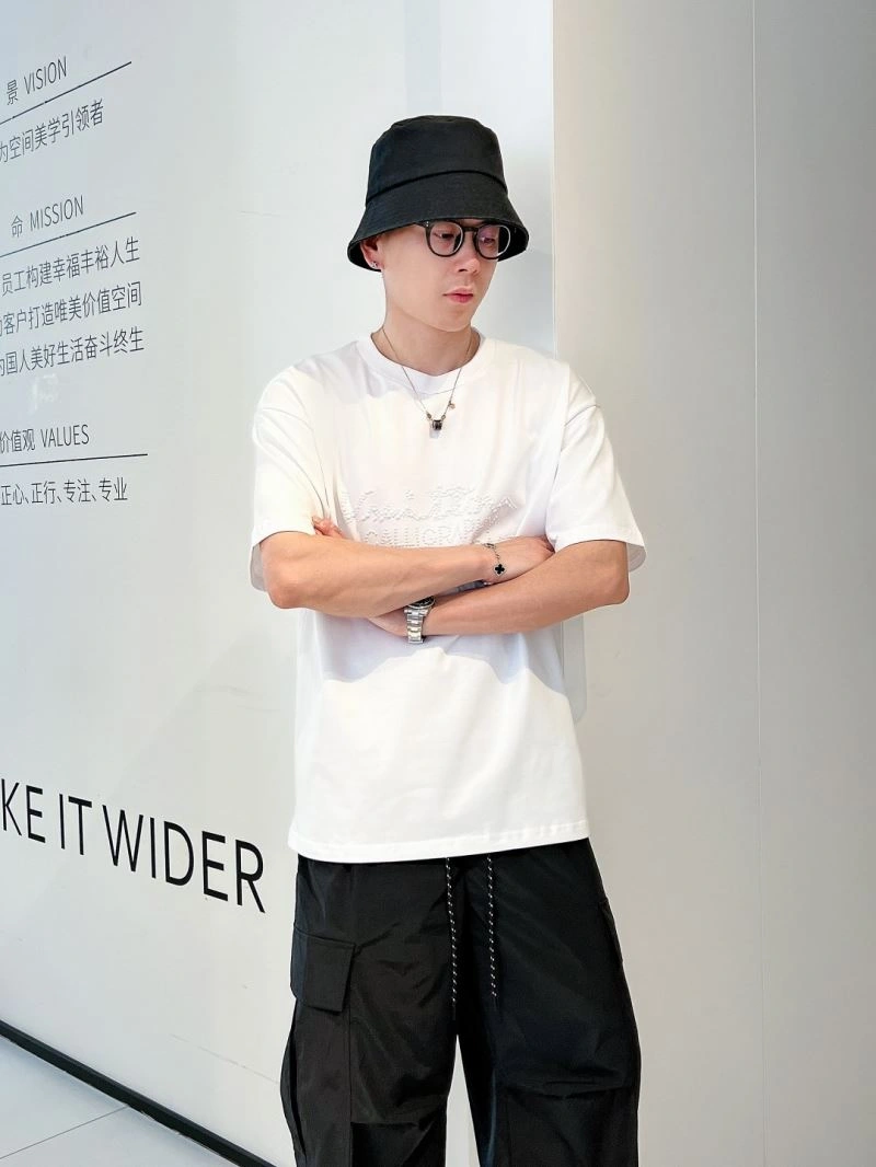 Practical Louis Vuitton T-Shirts 138331