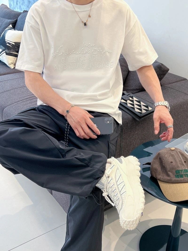 Practical Louis Vuitton T-Shirts 138331