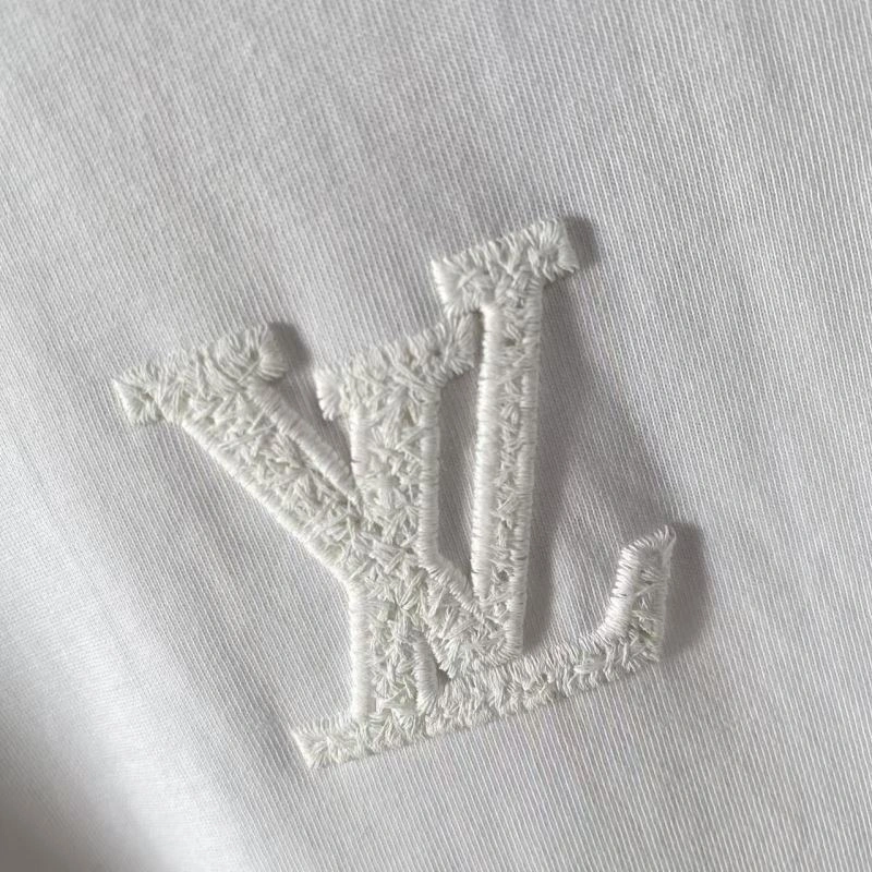 Louis Vuitton T-Shirts Resilient 138309