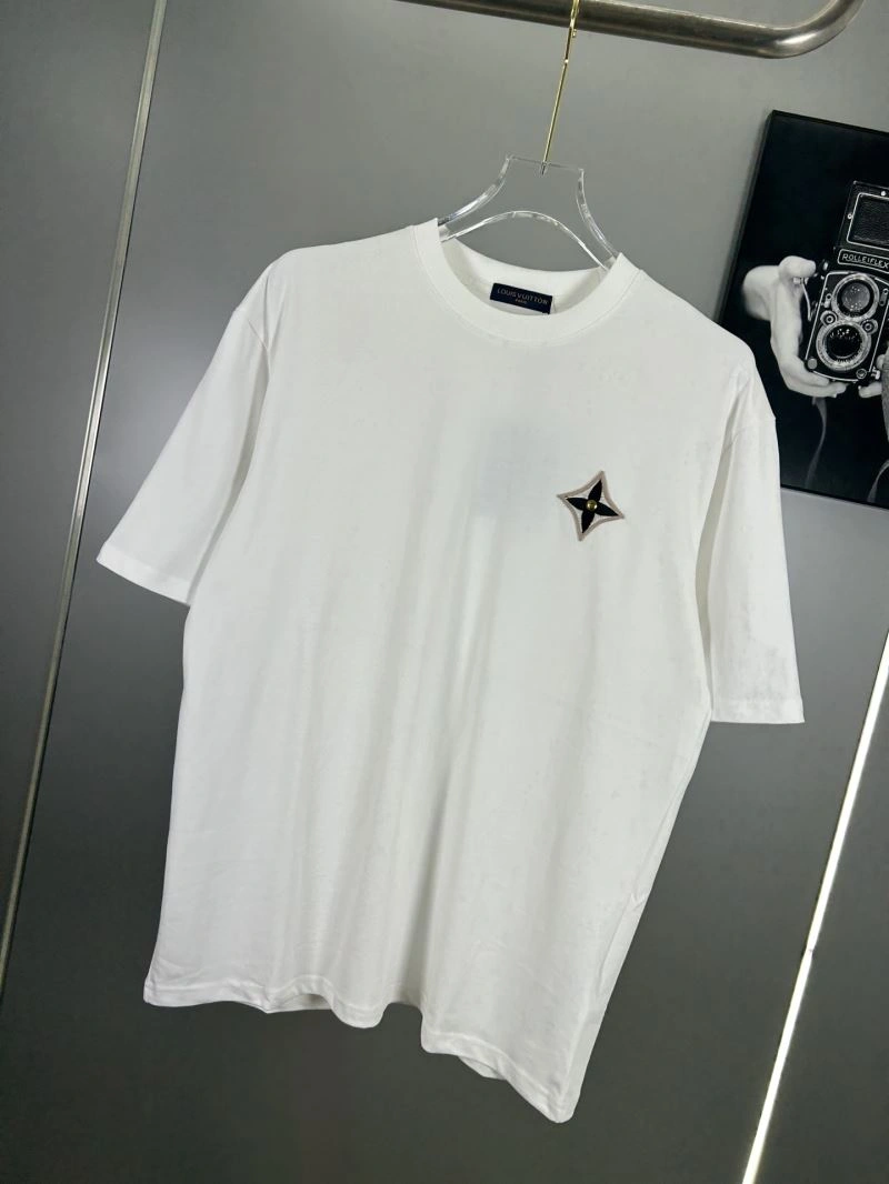 Louis Vuitton T-Shirts Elegant 138290