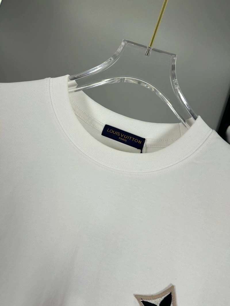 Louis Vuitton T-Shirts Elegant 138290